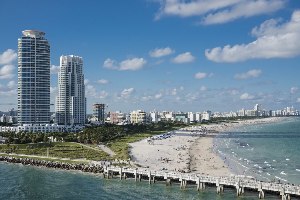 Shore line in Miami Beach