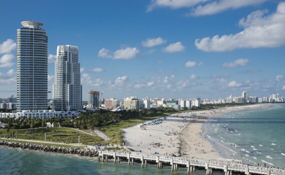 Shore line in Miami Beach