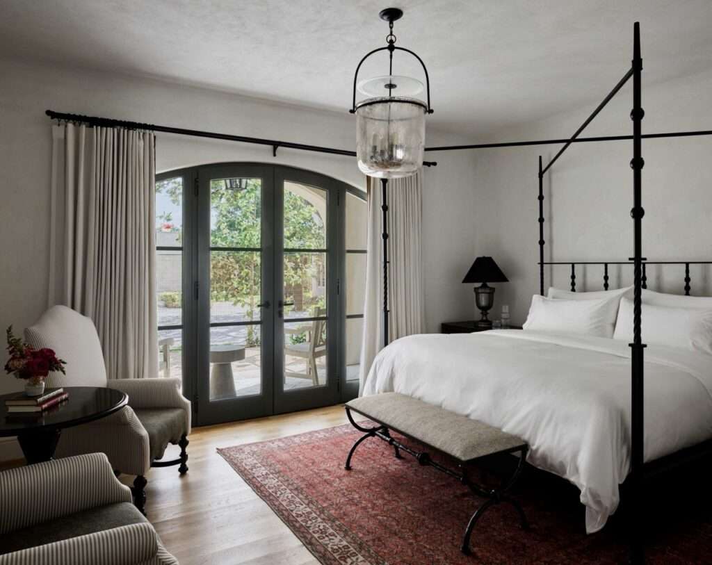 Hotel room, a bed with balcony at the Commodore Perry Estate in Austin