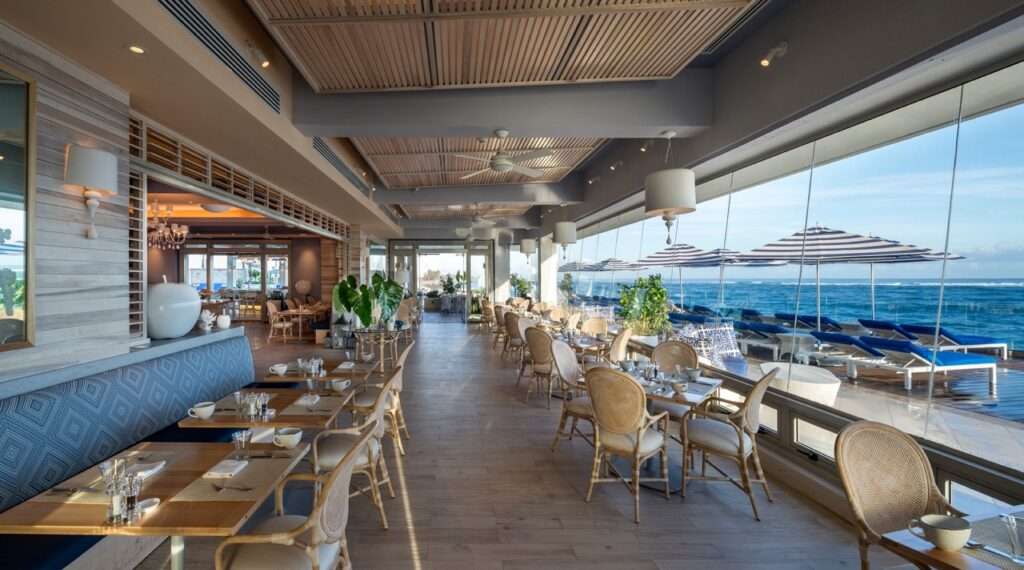 Restaurant Ola, Condado Vanderbilt Hotel - View of the restaurant, the dock and the ocean - A luxury hotel in Puerto Rico