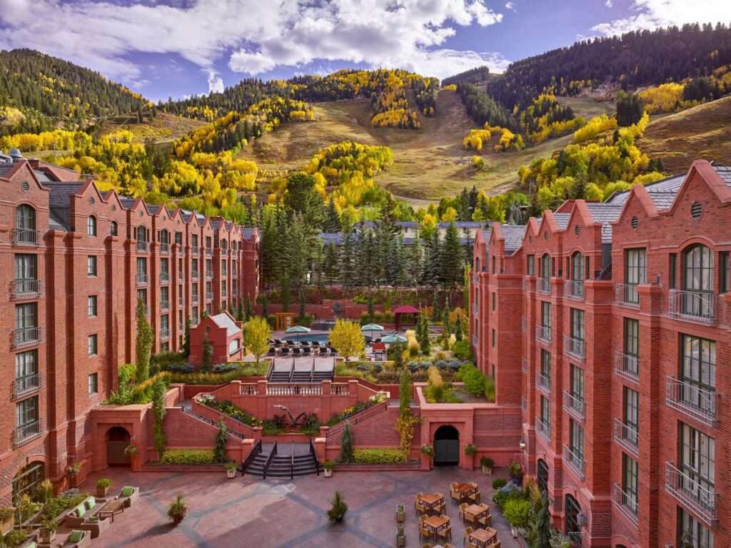 St Regis Aspen Mountain view - luxury hotel in Aspen