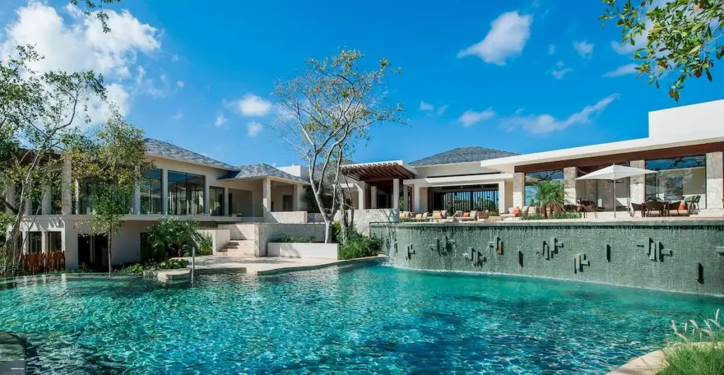 Fairmont Heritage Place Mayakoba Pool - a luxury hotel in Playa Del Carmen