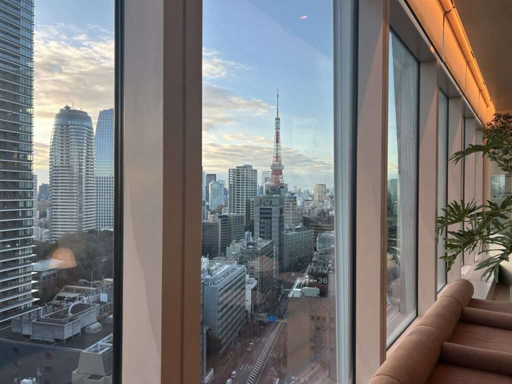 Lounge view at Hotel Toranomon Hills with the Tokyo Tower