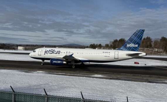 Jet Blue Flight from MCO landing in Manchester