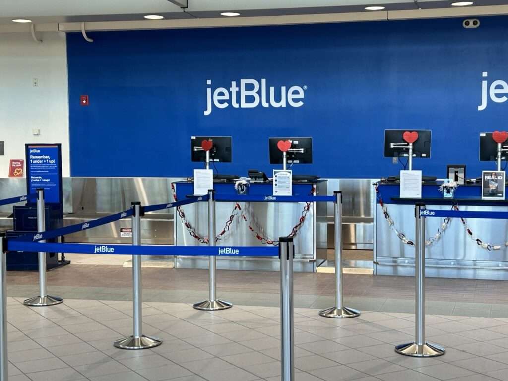 Jet Blue checkin desk at MHT airport in Manchester NH