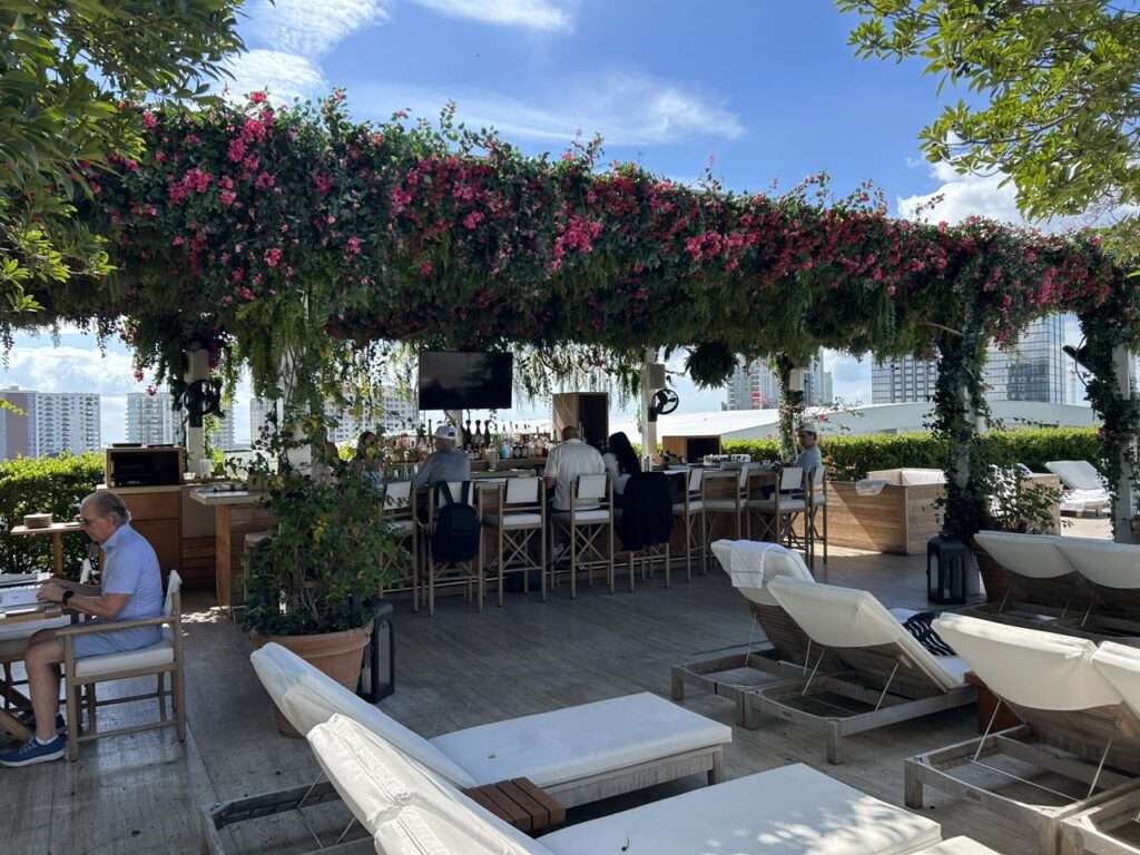 Tampa Edition Poolside Bar