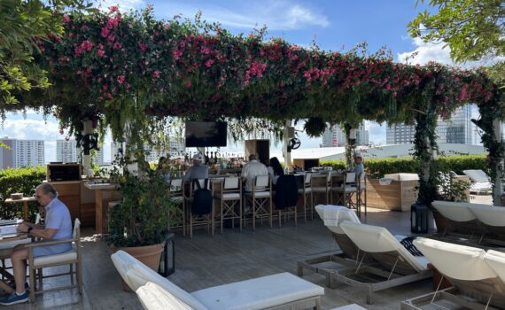 Tampa Edition Poolside Bar