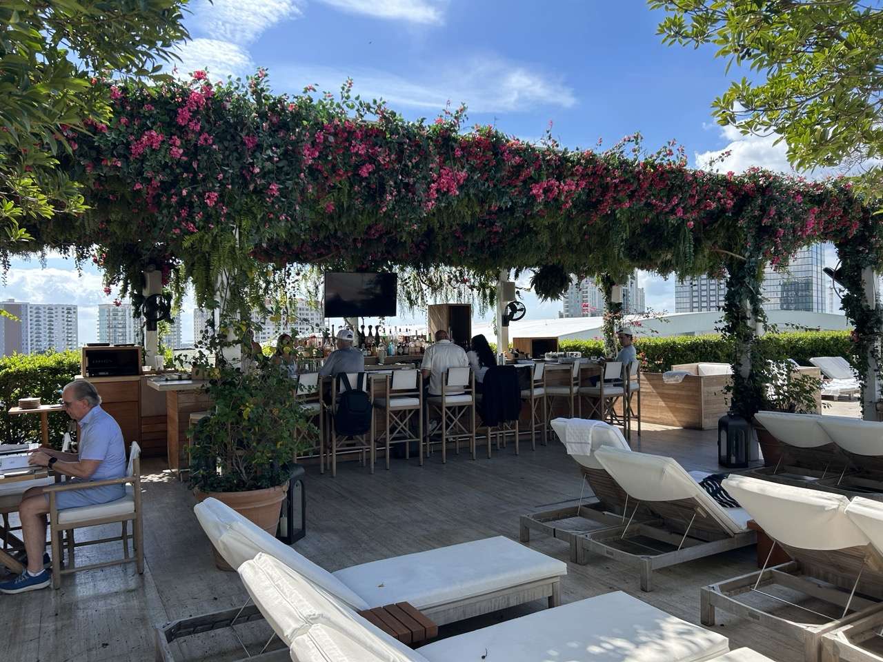 Tampa Edition Poolside Bar