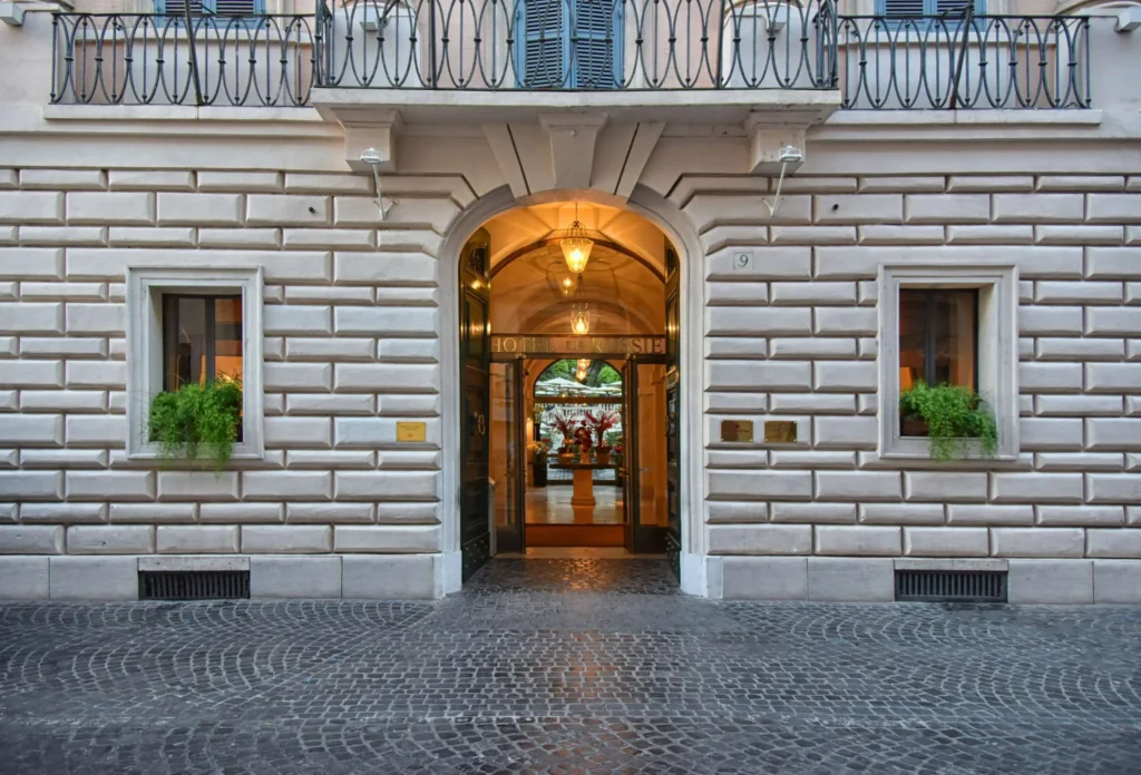 Facade of RFH Hotel De Russie