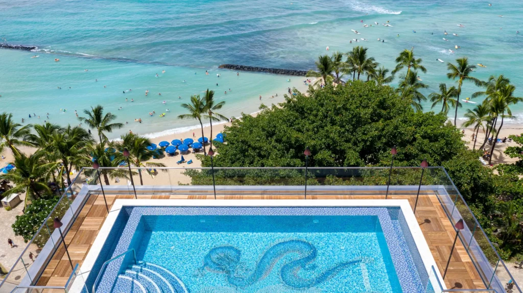 Rooftop Infinity Pool at Espacio Waikiki 