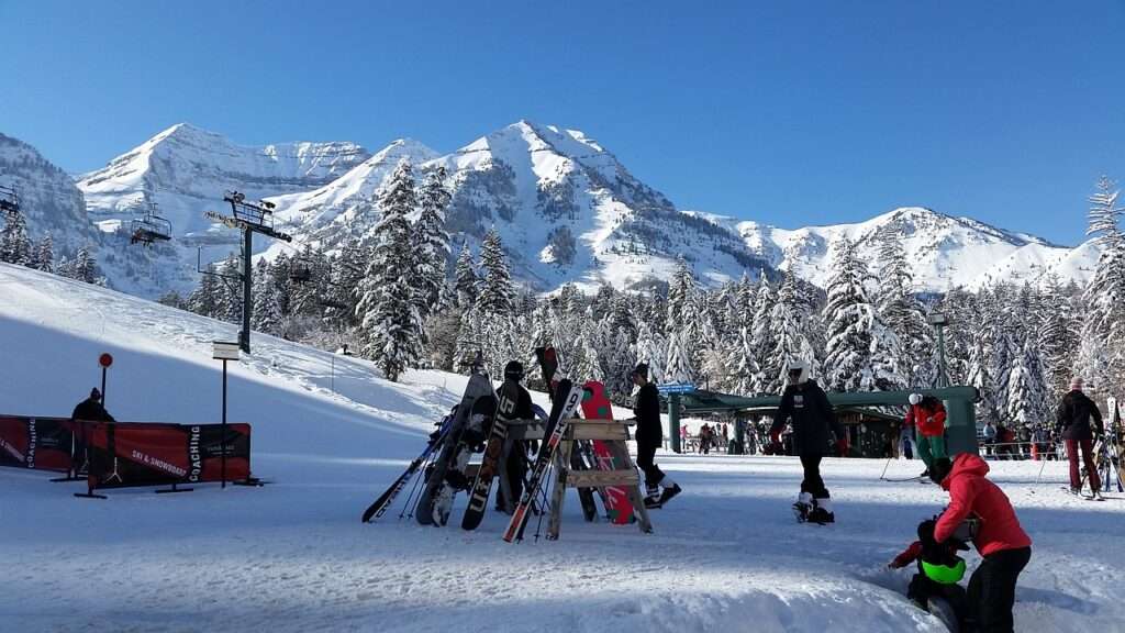 Skiers on Snowy mountain in Utah - best time to visit winter