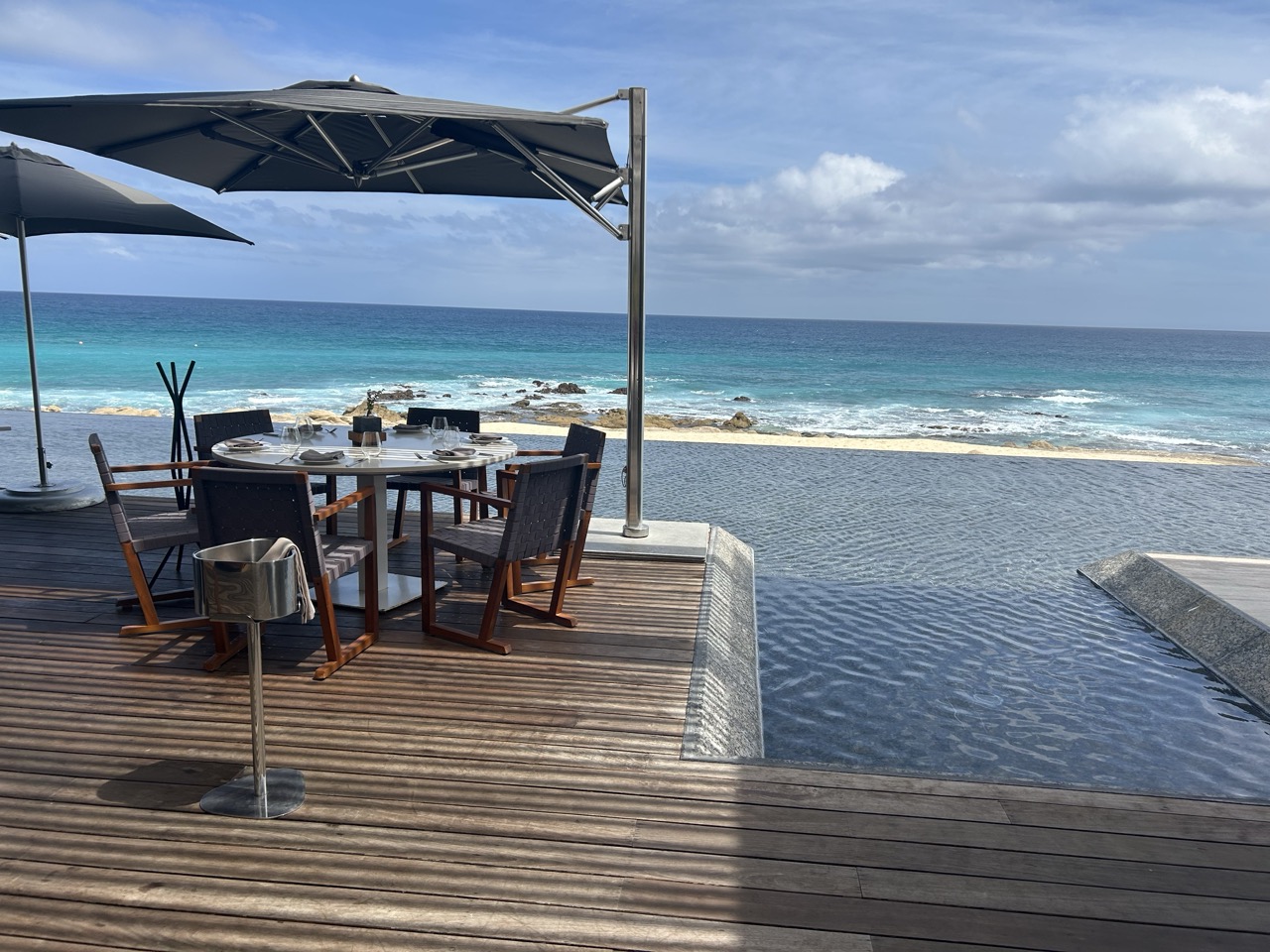 Ocean front dining at Mako - Solaz Los Cabos